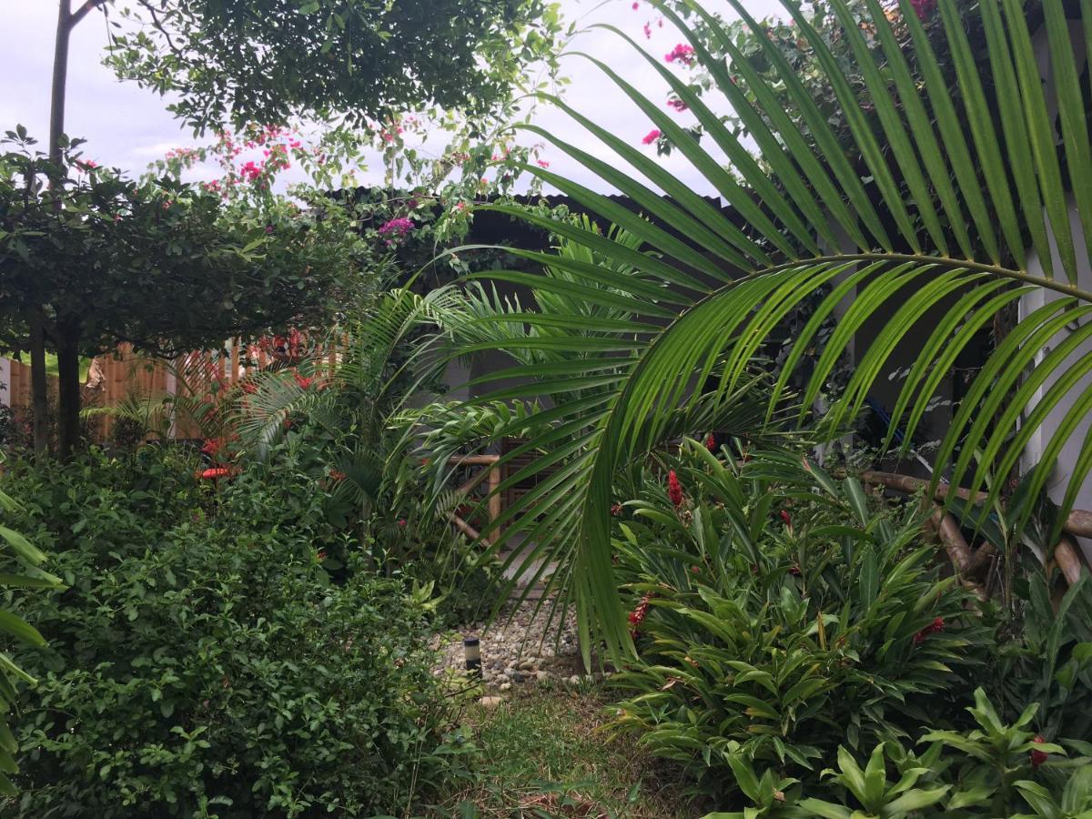 Casita Madame Hotell Puerto López Exteriör bild
